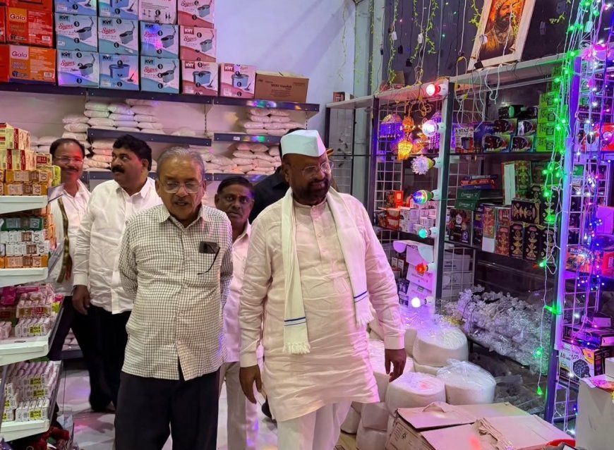 अंधारीतील ‘एस मार्ट’ला आमदार अब्दुल सत्तार यांची सदिच्छा भेट; ग्रामीण भागातील आधुनिक व्यवसाय उपक्रमाचे केले कौतुक