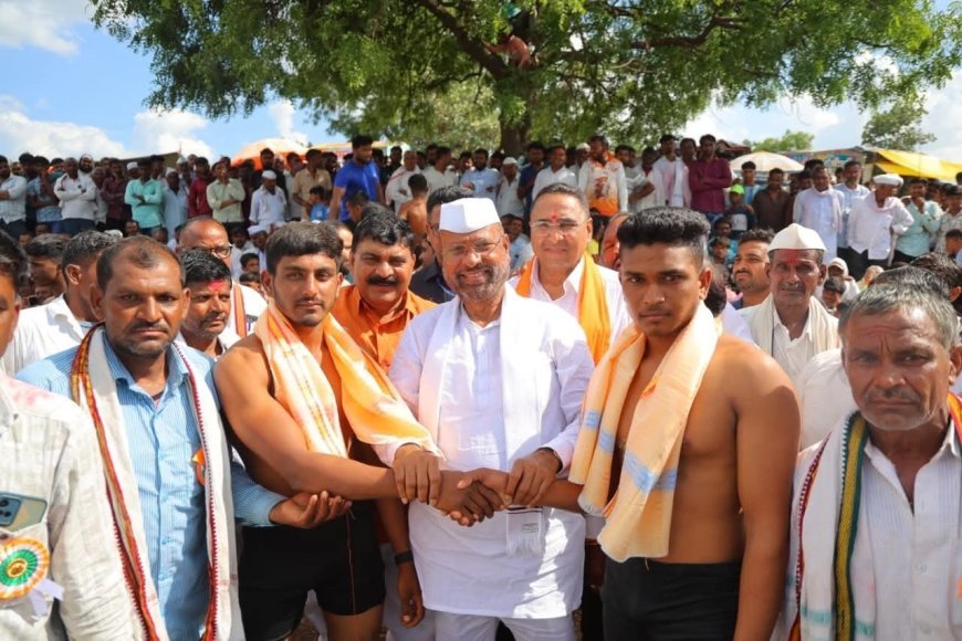 पीरबाबा यात्रेनिमित्त सासुरवाड्यात रंगला जंगी कुस्त्यांचा आखाडा; आमदार अब्दुल सत्तार यांची उपस्थिती