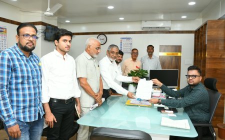 भंगार बाजारातील 117 दुकानदारांच्या पुनर्वसनाची मागणी; नुकसानभरपाईसाठी एपीसीआर-एकता संघटनेचे आयुक्तांना निवेदन