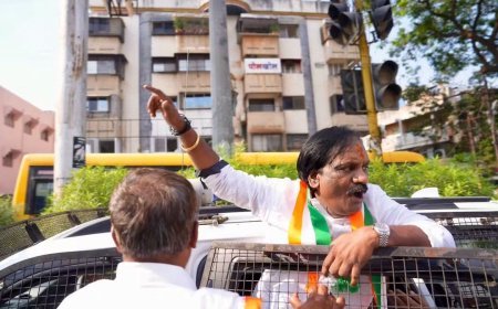 ज्ञानेश कुमार यांच्या राजीनाम्याच्या मागणीसाठी शिवसेना आक्रमक; निराला बाजारात रास्ता रोको, अंबादास दानवेंना पोलिसांनी घेतले ताब्यात